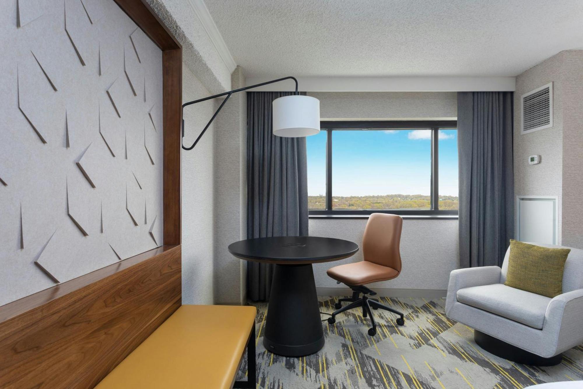 Sheraton Edison Exterior photo